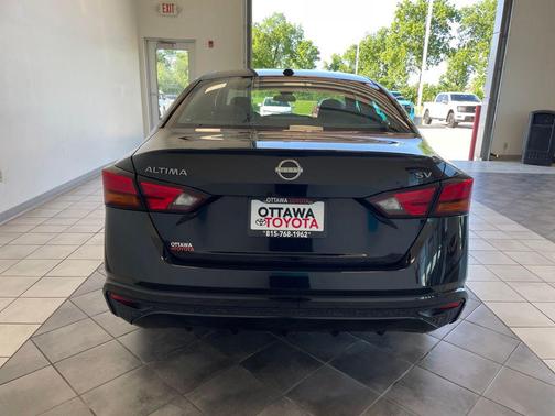 Super Black Clearcoat 2024 Nissan Altima 2.5 SV