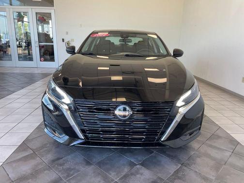 Super Black Clearcoat 2024 Nissan Altima 2.5 SV