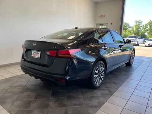 Super Black Clearcoat 2024 Nissan Altima 2.5 SV