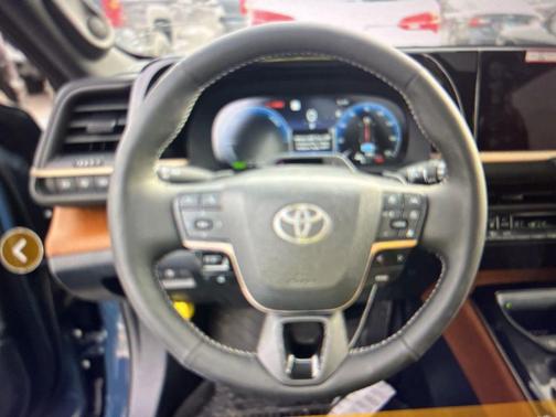 2025 Toyota Crown Signia Limited