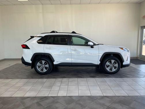 Ice Cap 2024 Toyota RAV4 Hybrid XLE