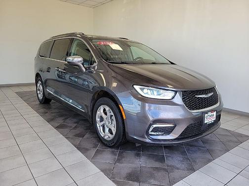Granite Crystal Metallic Clearcoat 2021 Chrysler Pacifica Limited