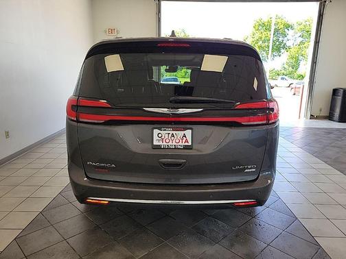 Granite Crystal Metallic Clearcoat 2021 Chrysler Pacifica Limited