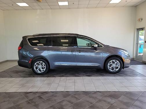 Granite Crystal Metallic Clearcoat 2021 Chrysler Pacifica Limited