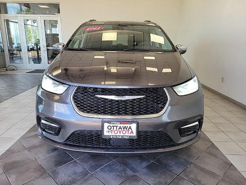 Granite Crystal Metallic Clearcoat 2021 Chrysler Pacifica Limited