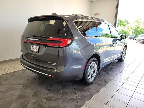 Granite Crystal Metallic Clearcoat 2021 Chrysler Pacifica Limited