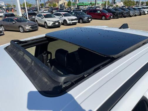 Bright White Clearcoat 2025 RAM 1500 Laramie