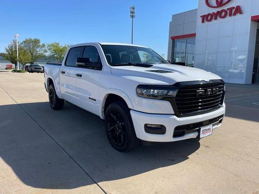 Bright White Clearcoat 2025 RAM 1500 Laramie