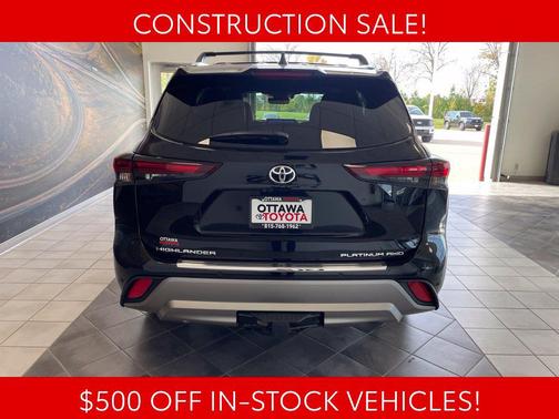 Midnight Black Metallic 2026 Toyota Highlander