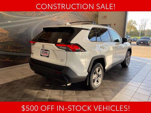 Ice 2023 Toyota RAV4 XLE