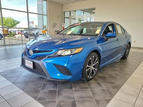 Blue Streak Metallic 2019 Toyota Camry SE
