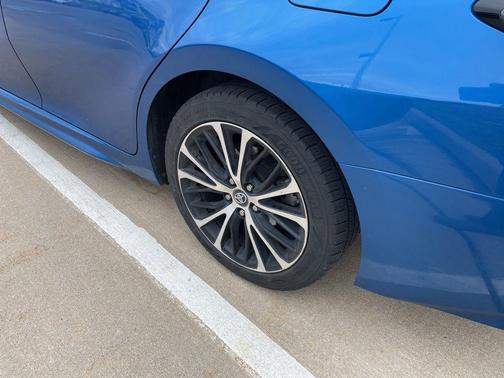 Blue Streak Metallic 2019 Toyota Camry SE