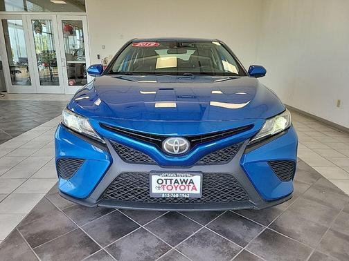 Blue Streak Metallic 2019 Toyota Camry SE