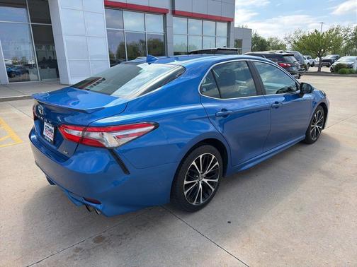 Blue Streak Metallic 2019 Toyota Camry SE