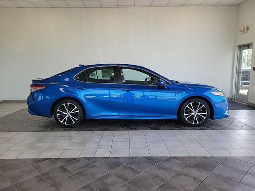Blue Streak Metallic 2019 Toyota Camry SE