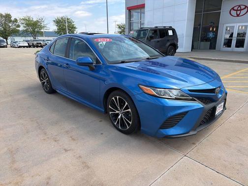 Blue Streak Metallic 2019 Toyota Camry SE