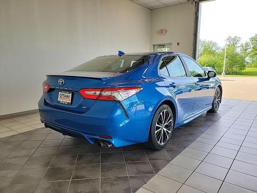 Blue Streak Metallic 2019 Toyota Camry SE