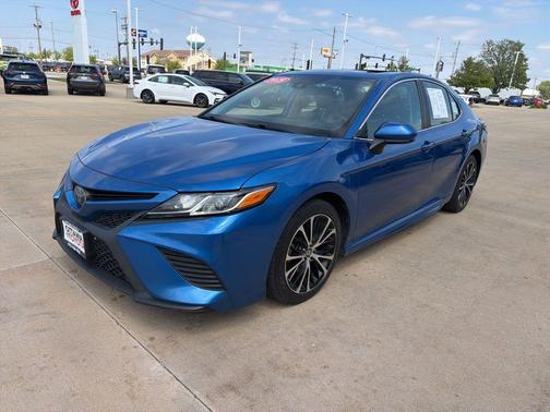 Blue Streak Metallic 2019 Toyota Camry SE