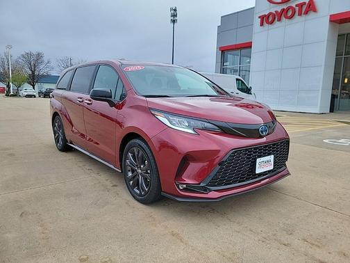 2025 Toyota Sienna XSE 7 Passenger