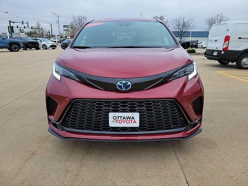 2025 Toyota Sienna XSE 7 Passenger