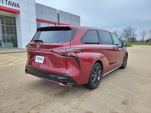 2025 Toyota Sienna XSE 7 Passenger