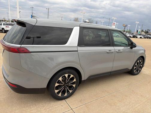 Ceramic Silver 2024 Kia Carnival EX