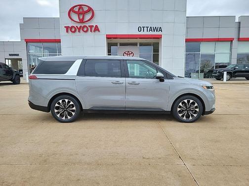 Ceramic Silver 2024 Kia Carnival EX