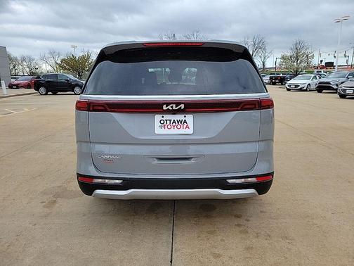 Ceramic Silver 2024 Kia Carnival EX