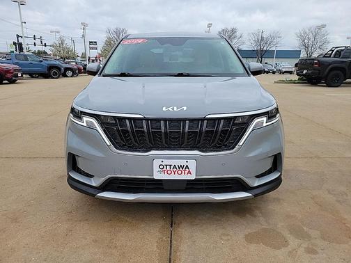 Ceramic Silver 2024 Kia Carnival EX