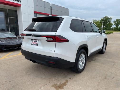 Pearl 2026 Toyota Grand Highlander XLE