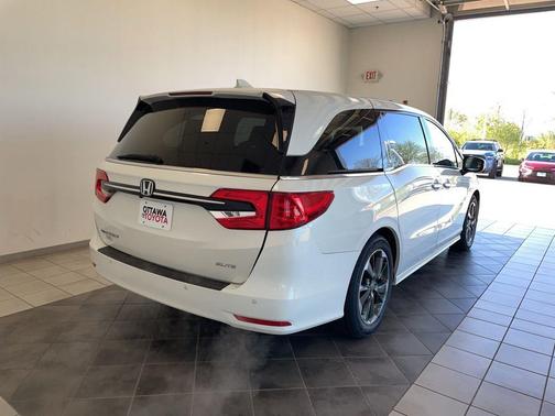 Platinum White Pearl 2023 Honda Odyssey Elite