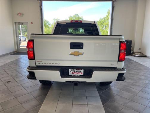 Summit White 2018 Chevrolet Silverado 1500 2LT