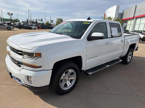 Summit White 2018 Chevrolet Silverado 1500 2LT