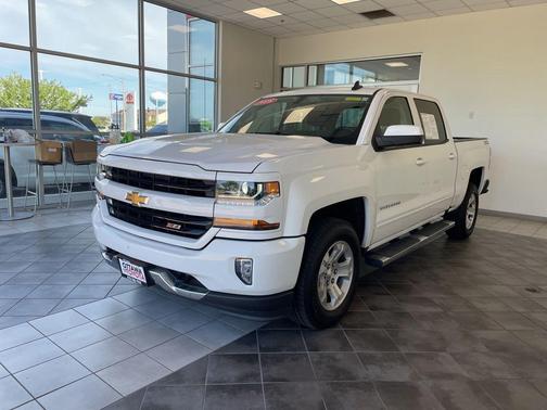 Summit White 2018 Chevrolet Silverado 1500 2LT