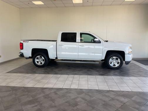 Summit White 2018 Chevrolet Silverado 1500 2LT