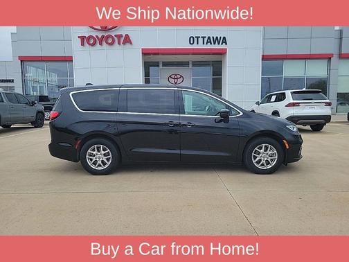 Diamond Black Crystal Pearlcoat 2024 Chrysler Pacifica Touring L