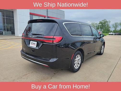 Diamond Black Crystal Pearlcoat 2024 Chrysler Pacifica Touring L