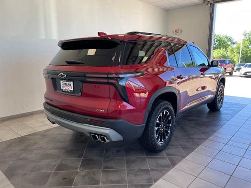 Radiant Red Tintcoat 2025 Chevrolet Traverse AWD Z71