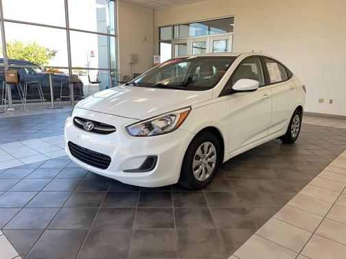 Century White 2016 Hyundai Accent SE