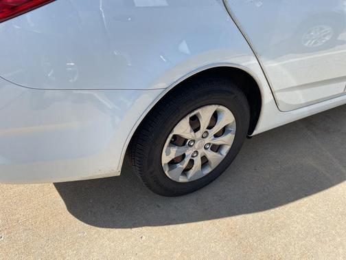 Century White 2016 Hyundai Accent SE