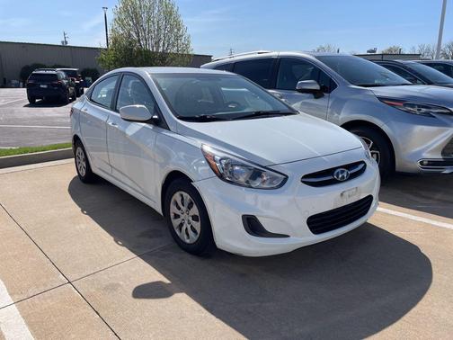 Century White 2016 Hyundai Accent SE