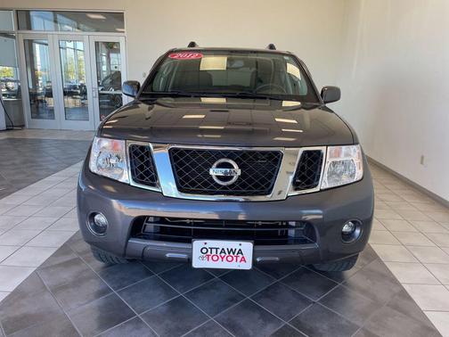 Dark Slate Metallic 2012 Nissan Pathfinder SV