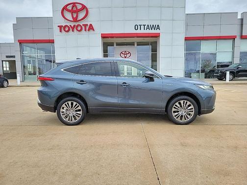 Coastal Gray Metallic 2021 Toyota Venza Limited