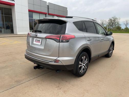 Silver Sky Metallic 2018 Toyota RAV4 LE