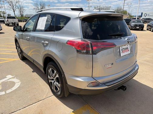 Silver Sky Metallic 2018 Toyota RAV4 LE