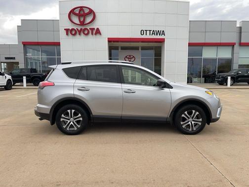 Silver Sky Metallic 2018 Toyota RAV4 LE