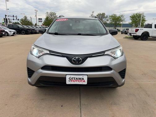 Silver Sky Metallic 2018 Toyota RAV4 LE