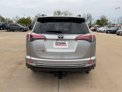 Silver Sky Metallic 2018 Toyota RAV4 LE