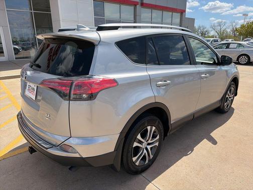 Silver Sky Metallic 2018 Toyota RAV4 LE