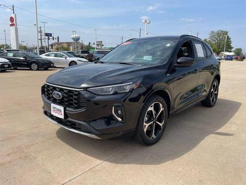 Agate Black Metallic 2023 Ford Escape ST-Line Elite